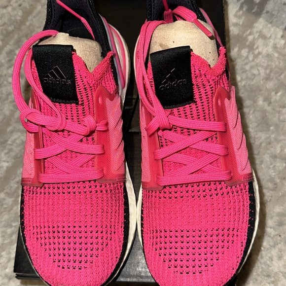 Excellent Condition Adidas UltraBoost 19W women’s tennis shoes. - Picture 3 of 7
